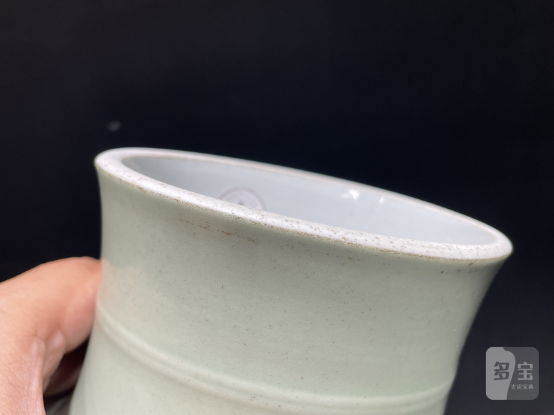 清康熙 豆青釉锥拱缠枝花卉观音尊 - 图17